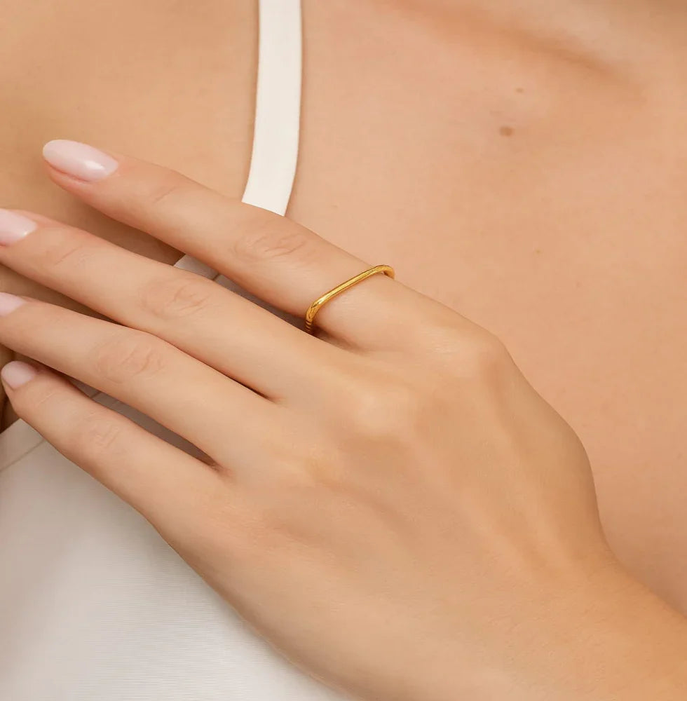 Anel Skinny Quadrado Rommanel Banhado a Ouro 18K – Design Exclusivo Trabalhado - You Beauty