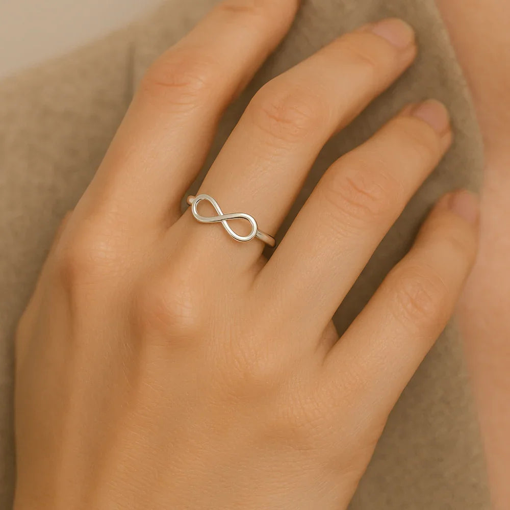 Anel Skinny Rommanel com Símbolo do Infinito em Prata – Design Minimalista e Elegante