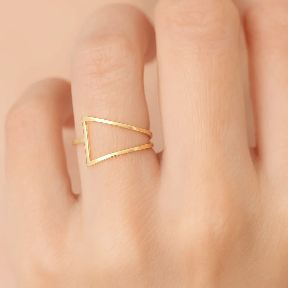Anel Skinny Rommanel com Triângulo Vazado em Ouro 18K – Design Geométrico Moderno - You Beauty