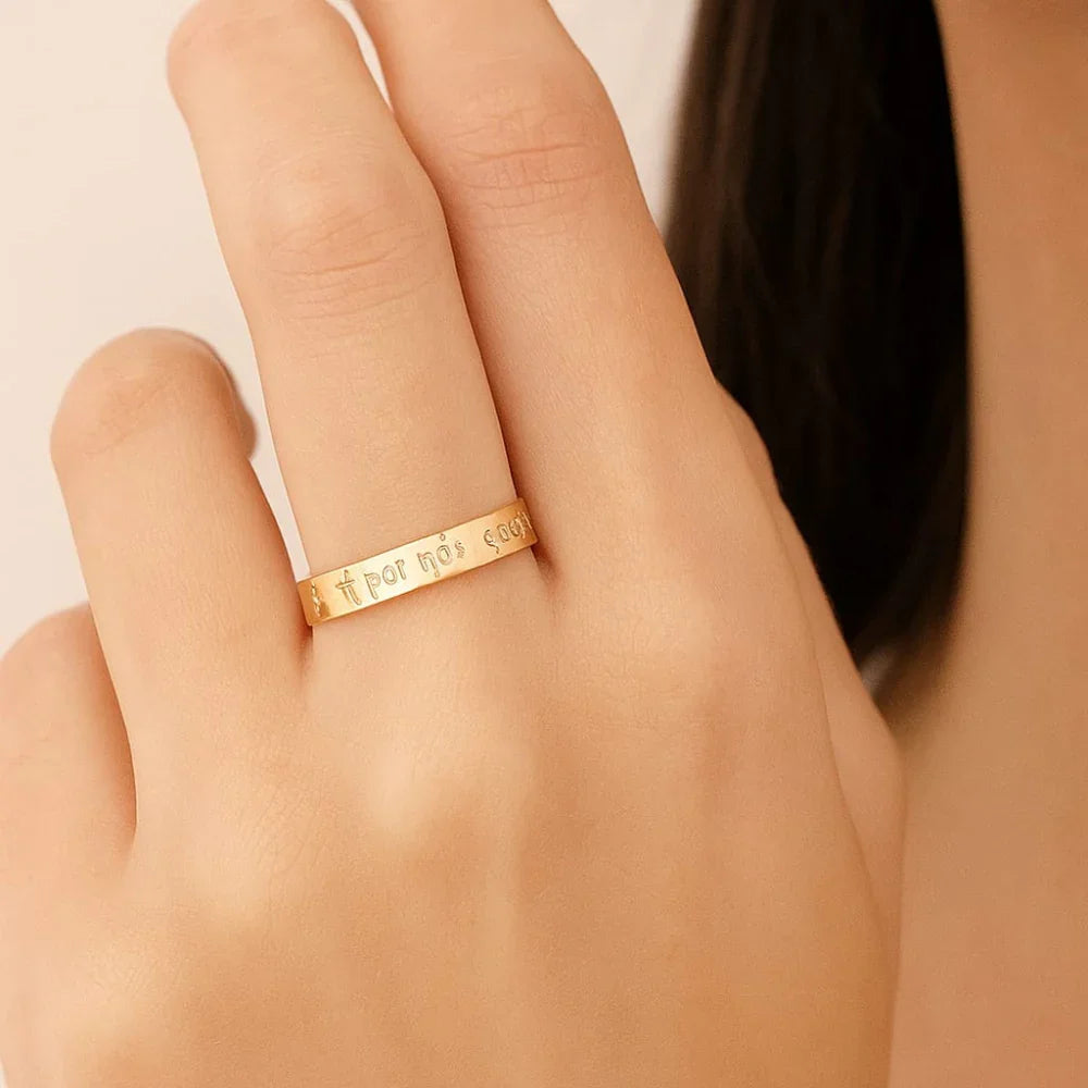 Anel com Cruz Rommanel em Ouro 18K – Trecho Bíblico Gravado Exclusivo - You Beauty