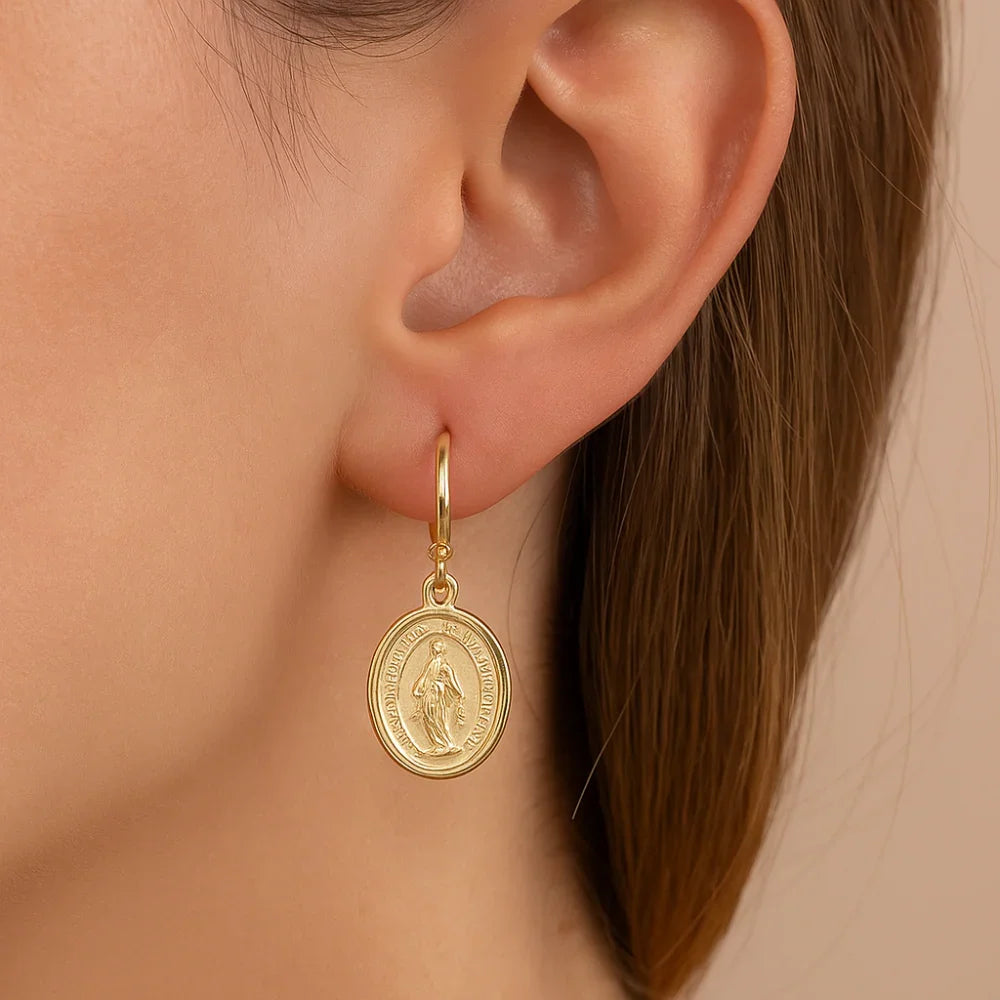 Brinco Argola Nossa Senhora das Graças Rommanel em Ouro 18K – Design Religioso Sofisticado - Joias Rommanel | YouBeauty - Brincos, Colares e Anéis com Frete Grátis