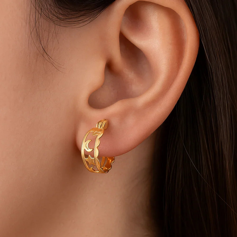 Brinco Argola com Luas e Estrelas Vazados Rommanel em Ouro 18K – Design Delicado e Sofisticado - Joias Rommanel | YouBeauty - Brincos, Colares e Anéis com Frete Grátis
