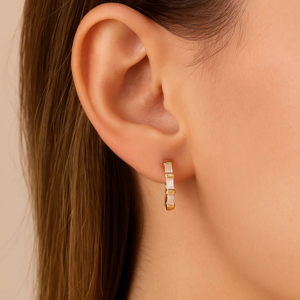 Brinco Baguete com 6 Zircônias Rommanel em Banho Ouro 18K – Exclusivo Coleção Ana Hickmann