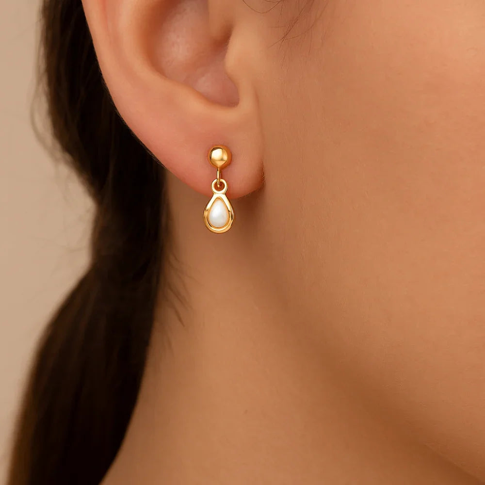 Brinco Composto Rommanel com Esferas e Pérolas Sintéticas em Ouro 18K – Design Delicado e Sofisticado