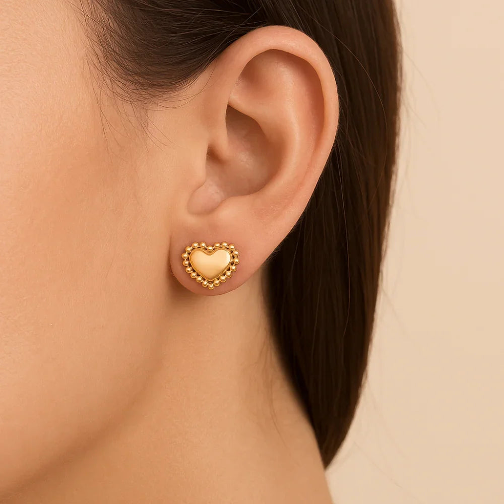 Brinco Coração Abaulado com Esferas em Banho Ouro 18K Rommanel – Design Elegante e Delicado