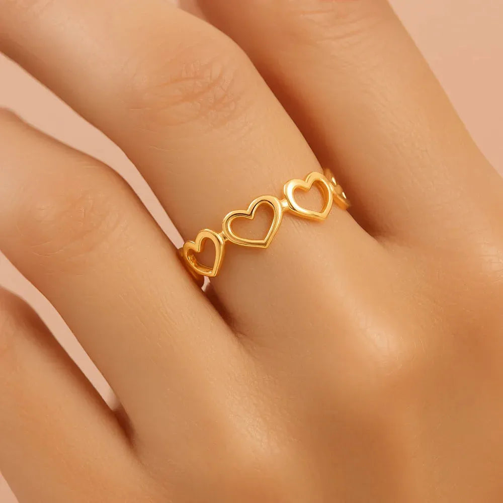 Anel com Corações Vazados Rommanel em Ouro 18K – Design Delicado e Elegante - You Beauty