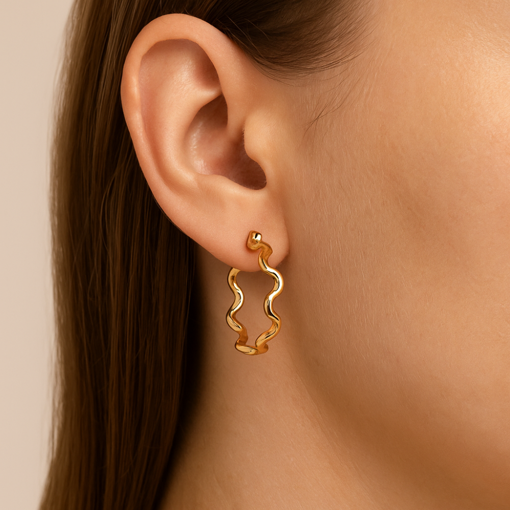 Brinco Argola Ondulada 2cm Rommanel Banhado a Ouro 18K – Design Sofisticado e Atual