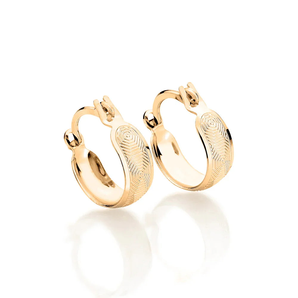 Brinco Argola Rommanel com Detalhes em Alto Relevo – Banhado a Ouro 18K, 1,3 cm - Joias Rommanel | YouBeauty - Brincos, Colares e Anéis com Frete Grátis