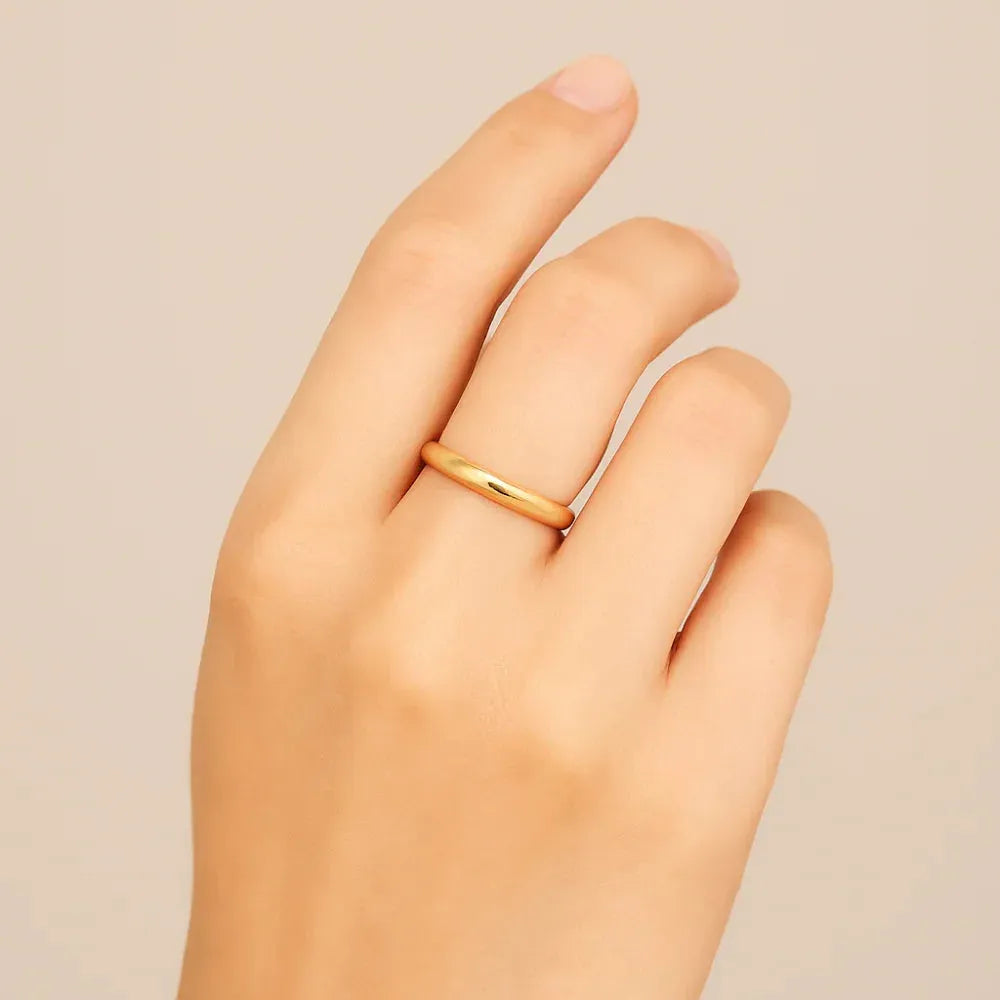Aliança Lisa Meia Cana Rommanel em Ouro 18K Banhado – Conforto e Design Clássico - You Beauty