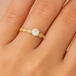 Anel Cravejado Rommanel com Zircônias Brancas em Ouro 18K – Destaque Central com Zircônia 4mm - You Beauty