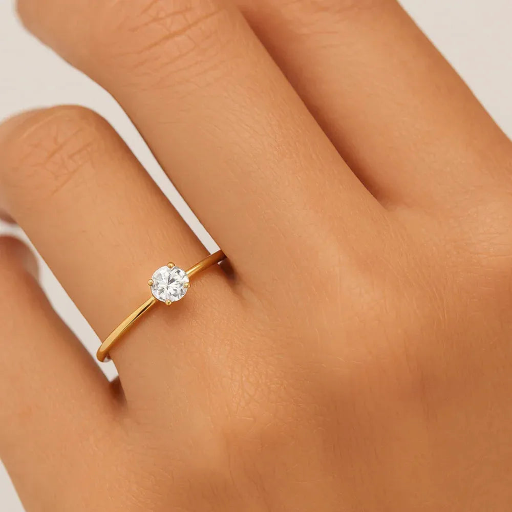 Anel Solitário Rommanel com Zircônia 4mm em Ouro 18K – Design Clássico e Sofisticado - You Beauty