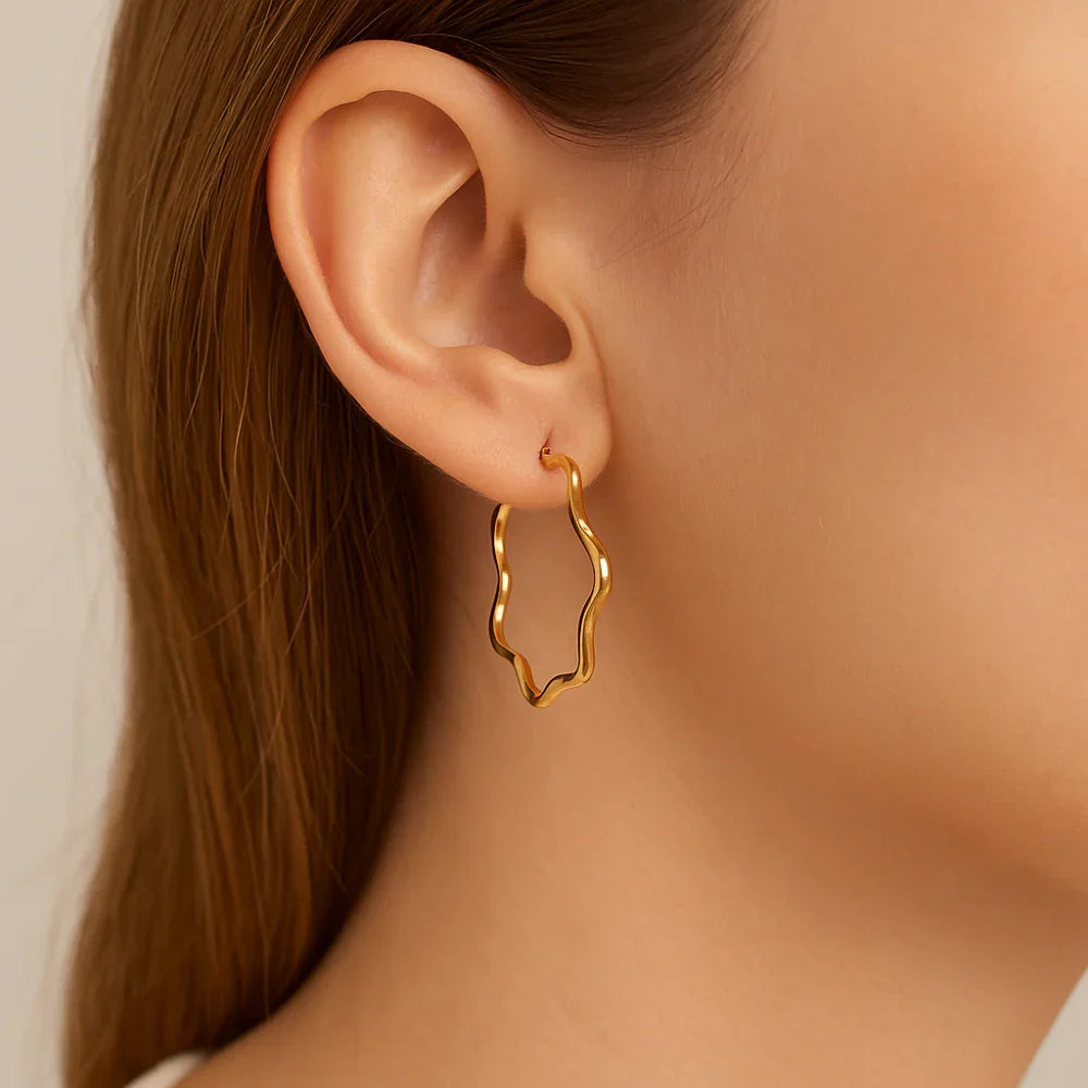 Brinco Argola Ondulada Rommanel com Banho Ouro 18K – Design Elegante e Sofisticado - Joias Rommanel | YouBeauty - Brincos, Colares e Anéis com Frete Grátis