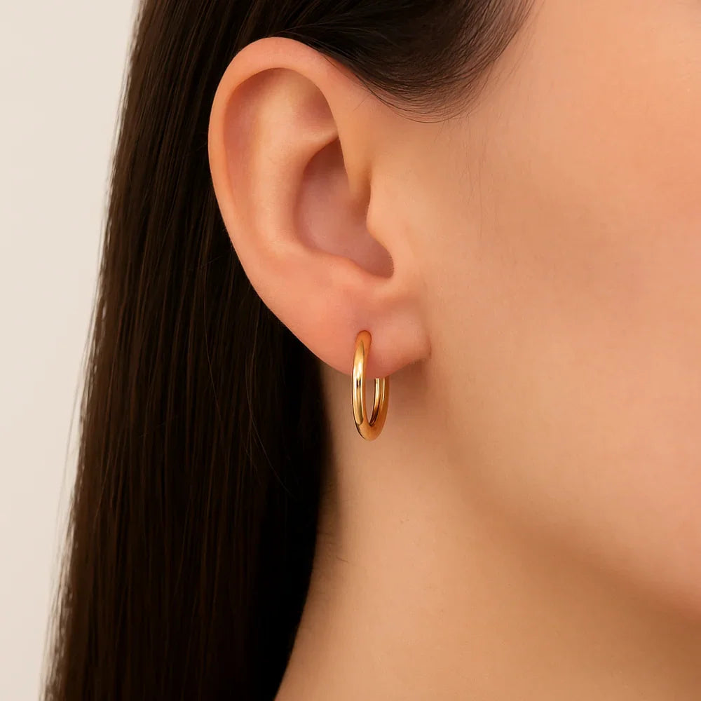 Brinco Argola Pequena Rommanel Banho Ouro 18K – Design Clássico e Versátil