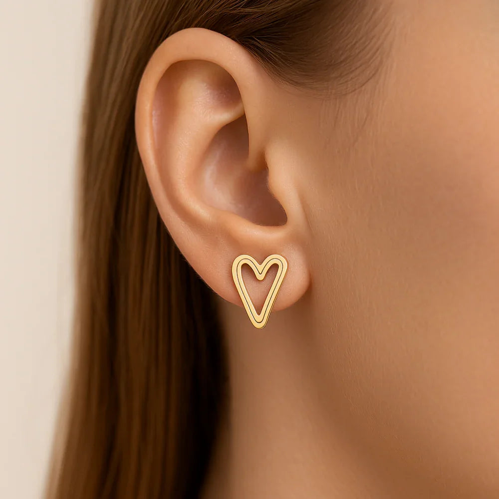Brinco Coração Vazado com Friso em Ouro 18K Rommanel – Design Delicado e Elegante