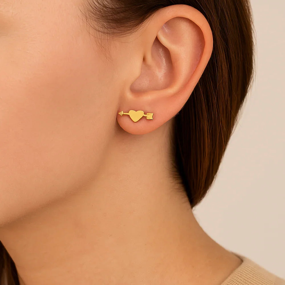 Brinco Coração com Flecha Rommanel Banhado a Ouro 18K – Design Delicado e Sofisticado