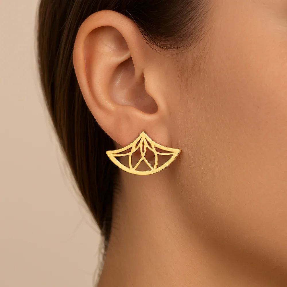 Brinco Flor de Lótus Vazado Rommanel Banhado em Ouro 18K – Coleção Giovanna Antonelli Exclusiva