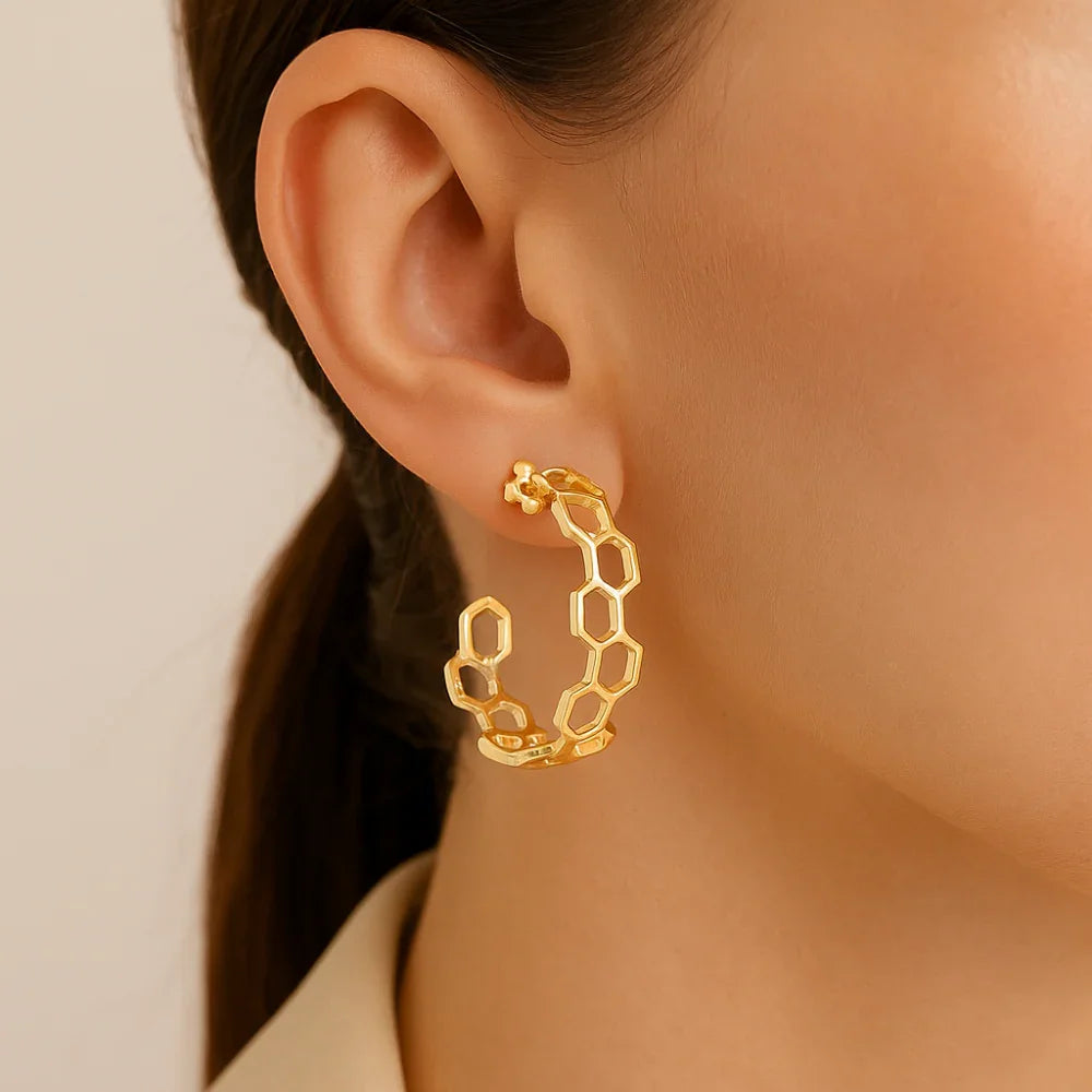 Brinco Meia Argola Rommanel em Ouro 18K – Design Exclusivo Formato Colmeia