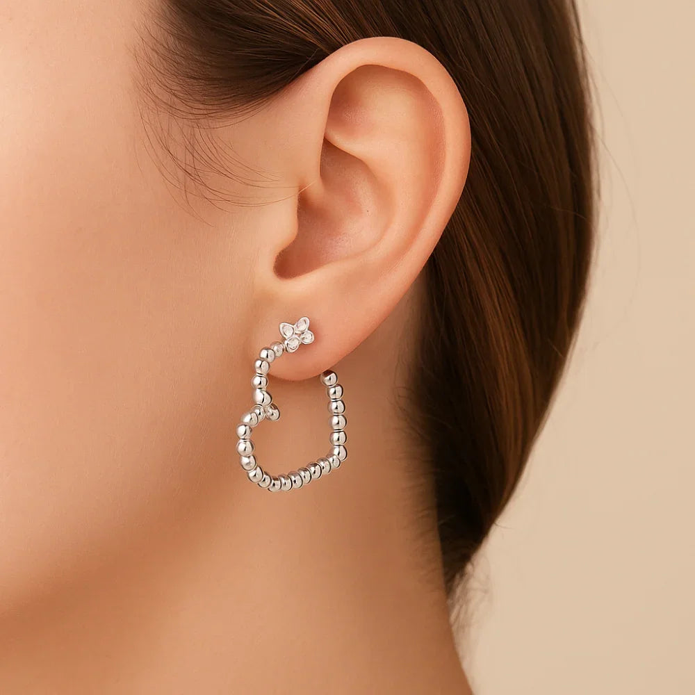 Brinco Meia Argola Rommanel em Formato Coração com Esferas – Design Delicado e Sofisticado