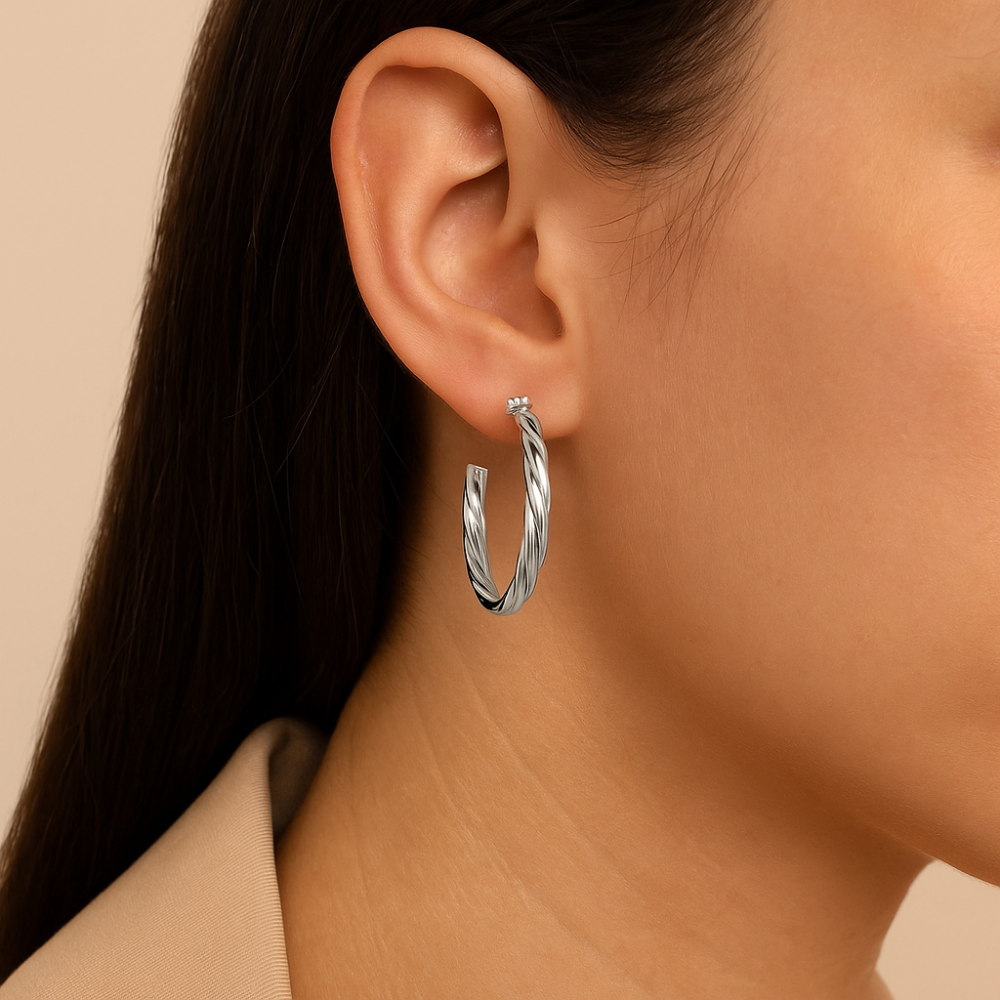 Brinco Meia Argola Oval Torcida Rommanel em Prata – Design Elegante e Moderno