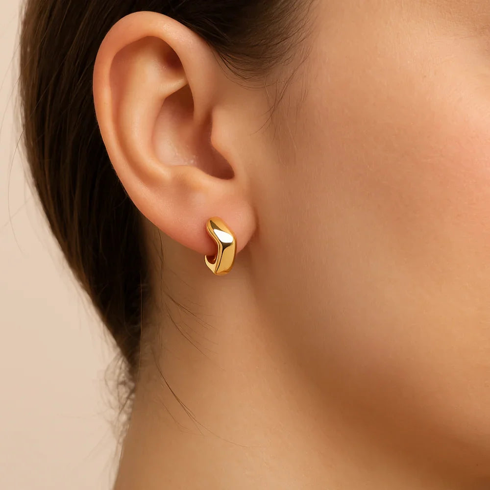 Brinco Meia Argola Quadrada Rommanel Banhado a Ouro 18K – Design Moderno e Sofisticado