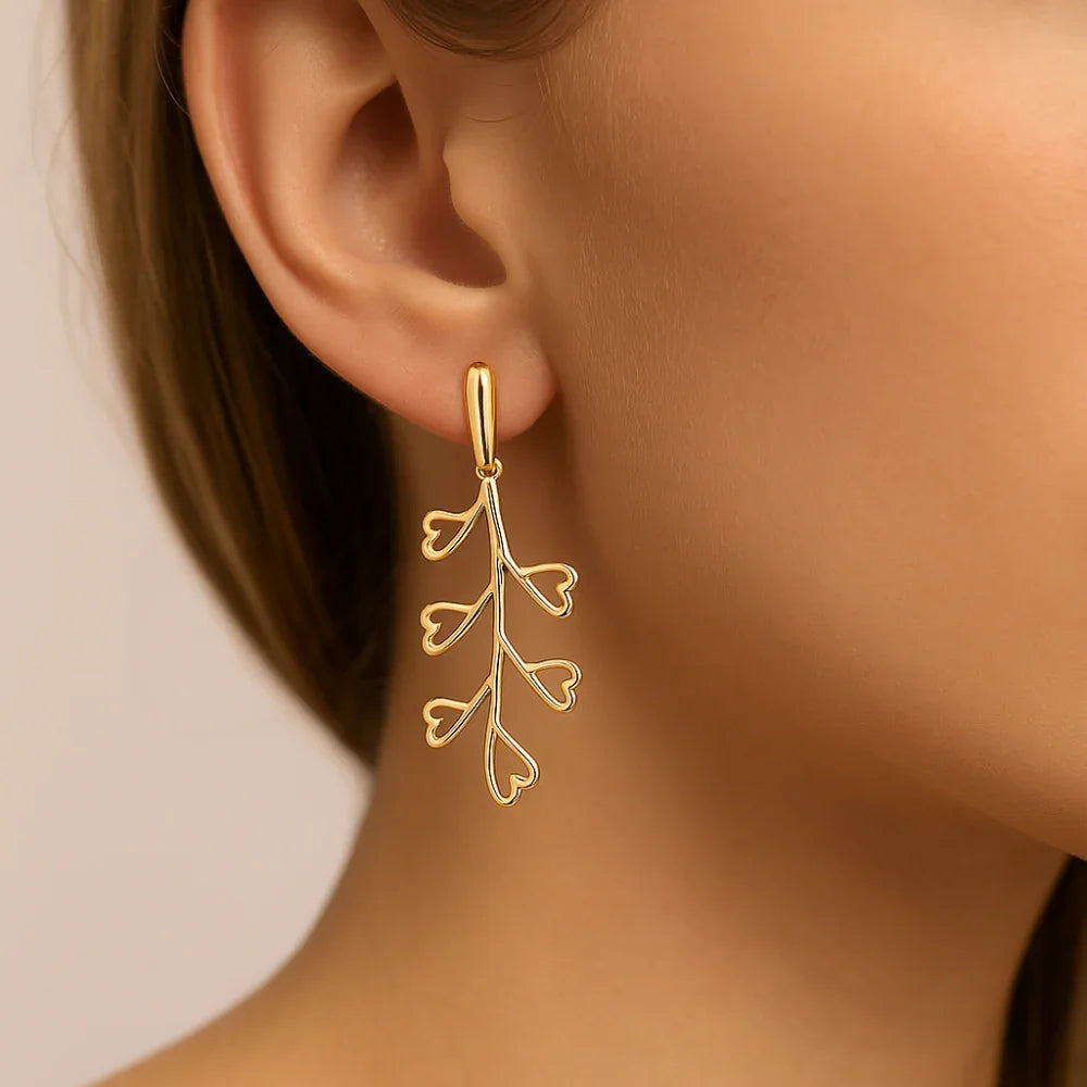 Brinco Pêndulo Rommanel com 12 Corações Vazados em Ouro 18K – Design Delicado e Sofisticado