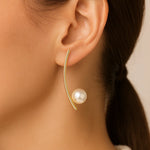 Brinco Palito Curvado Rommanel com Pérolas Sintéticas 10mm em Ouro 18K – Coleção Ana Hickmann - Joias Rommanel | YouBeauty - Brincos, Colares e Anéis com Frete Grátis