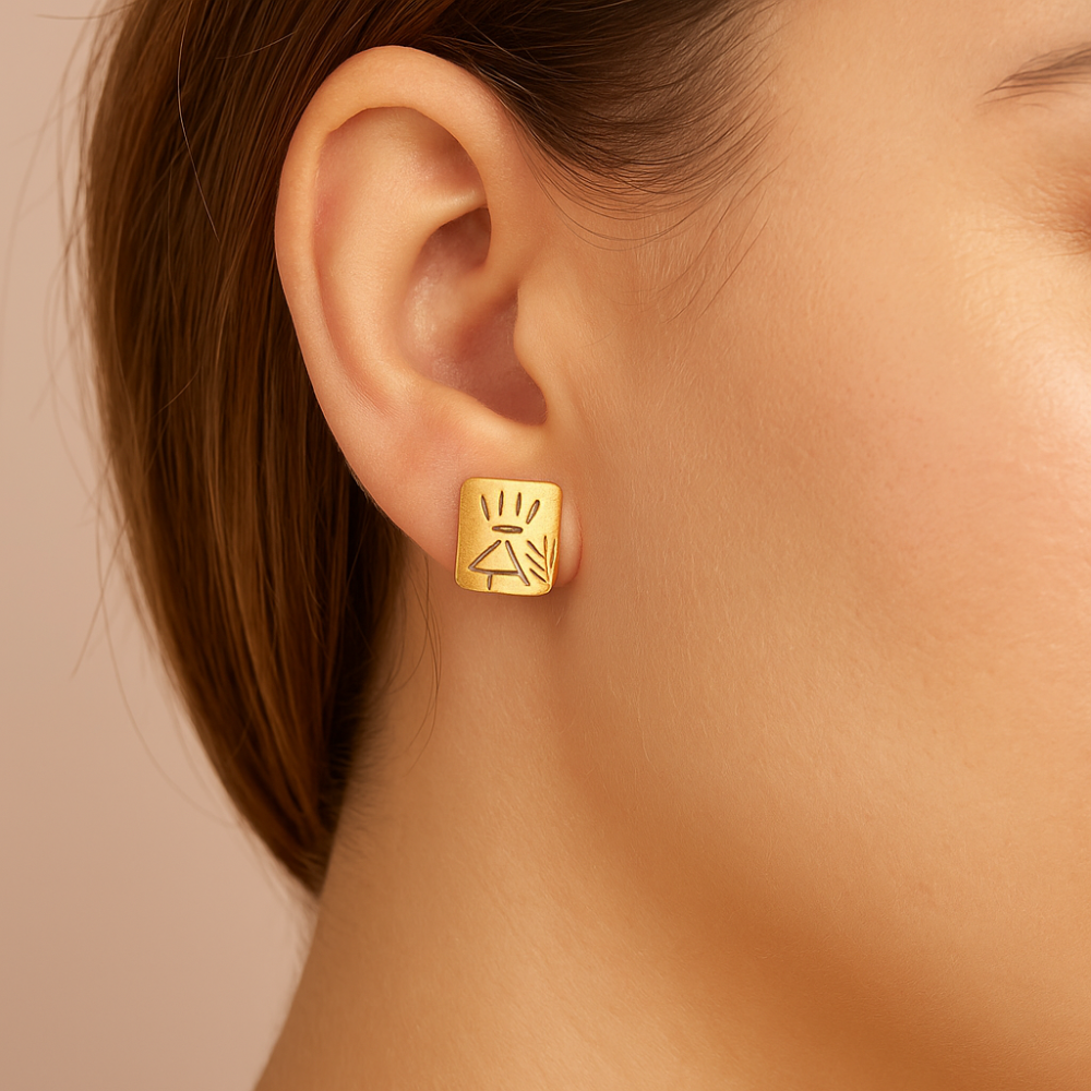 Brinco Quadrado Diamantado Rommanel em Ouro 18K – Detalhes de Casa, Folhagem e Sol