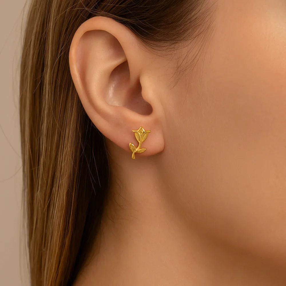 Brinco Tulipa Pequeno Rommanel Banhado em Ouro 18K – Design Delicado e Sofisticado