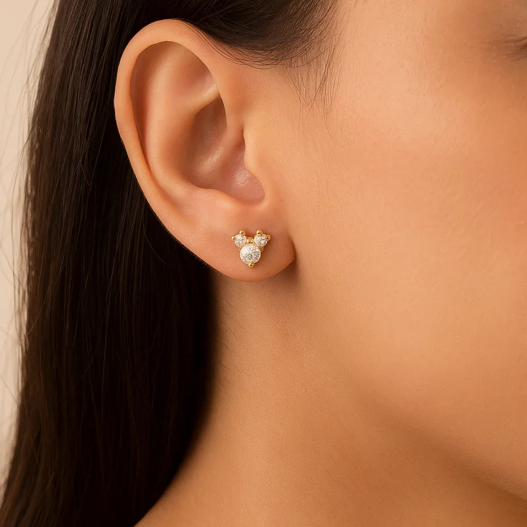 Brinco Minnie Rommanel Cravejado com Zircônias em Banho Ouro 18K – Joia Licenciada Disney