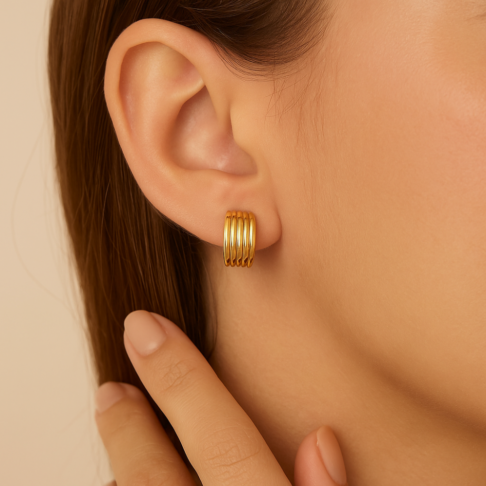 Brinco Meia Argola Rommanel com Fios Lisos em Ouro 18K – Design Elegante e Discreto