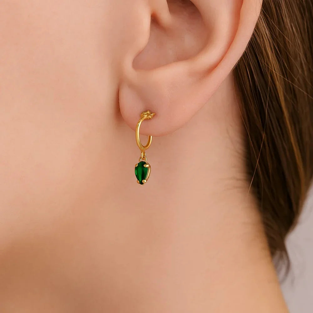 Brinco Meia Argola Rommanel com Zircônias Gota 4x6mm em Ouro 18K – Design Sofisticado e Delicado