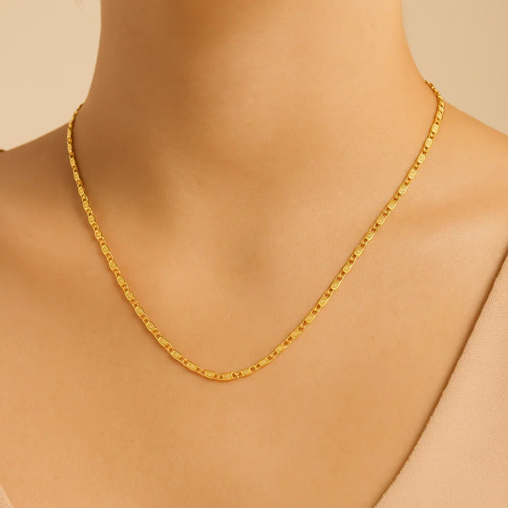 Cordão Navete Rommanel com Detalhes Batidos em Ouro 18K – Medida 50 cm