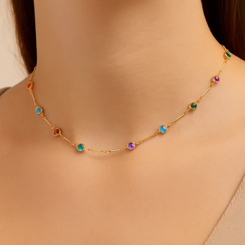 Gargantilha Choker Rommanel com Cristais Redondos Coloridos em Fio Palito Ajustável – Design Delicado e Moderno
