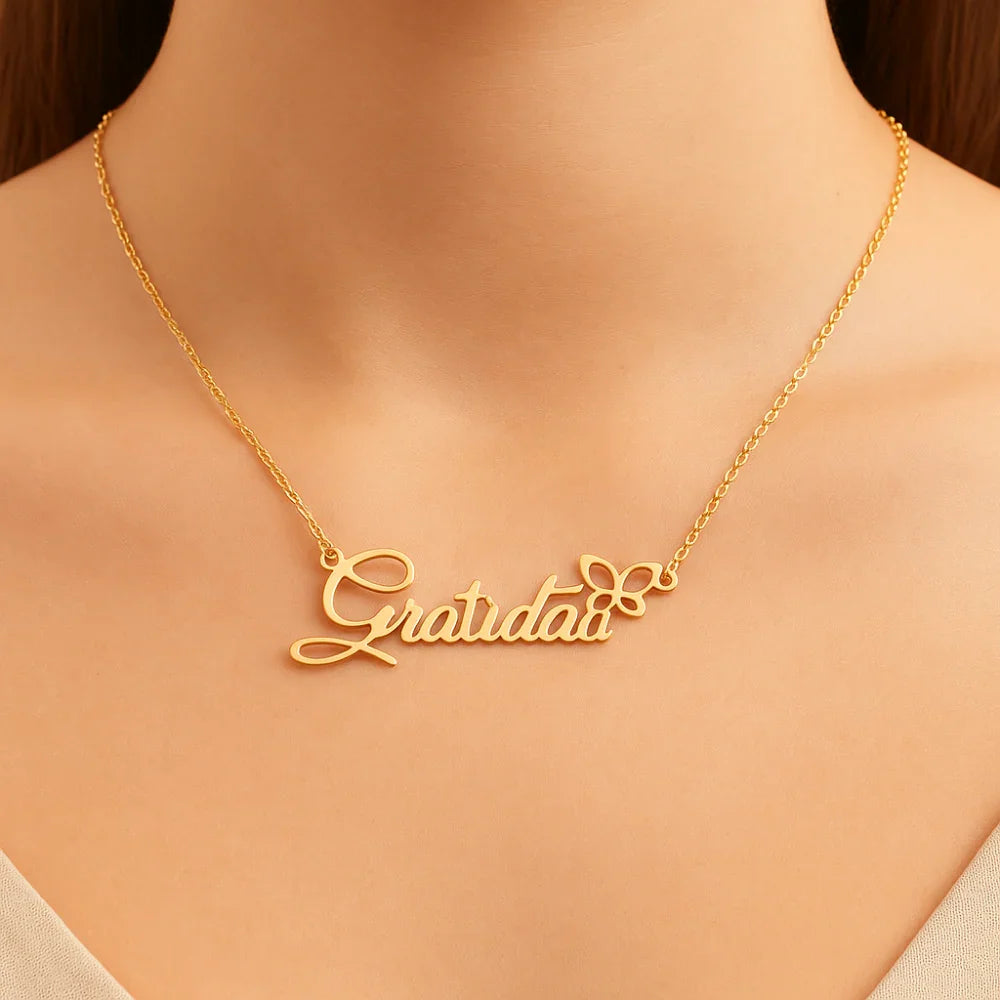 Gargantilha Rommanel de Elo Cadeado com Pingente Gratidão e Borboleta Vazada – Ajustável 45 a 50 cm