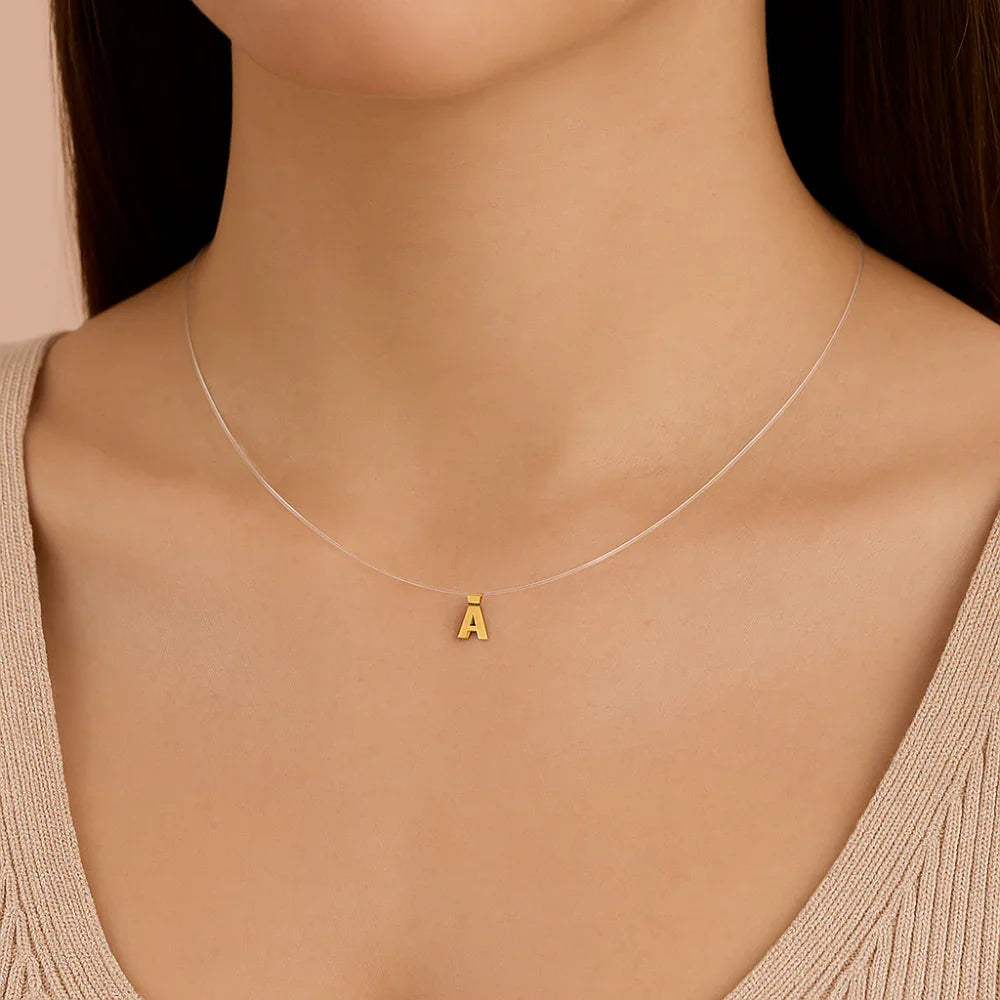 Cordão Rommanel com Pingente Letra em Fio de Nylon 42 cm – Design Personalizado Exclusivo