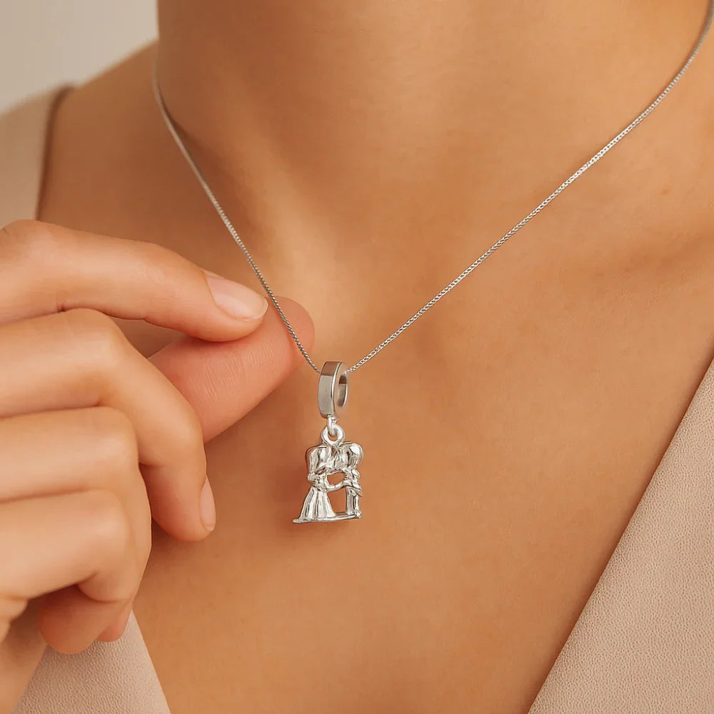 Pingente Berloque Casal de Noivos Rommanel em Prata – Design Romântico e Detalhado - Joias Rommanel | YouBeauty - Brincos, Colares e Anéis com Frete Grátis