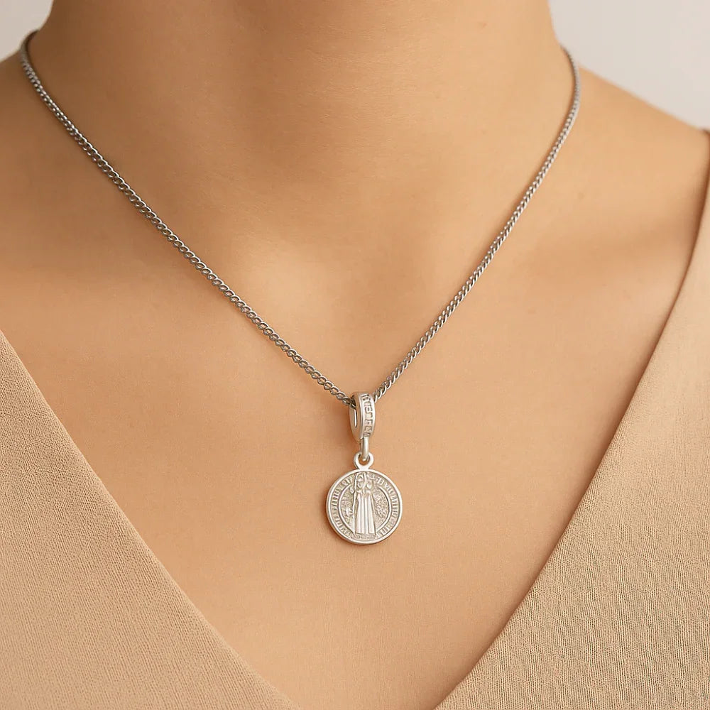 Pingente Berloque São Bento Rommanel em Prata – Símbolo de Proteção e Fé - Joias Rommanel | YouBeauty - Brincos, Colares e Anéis com Frete Grátis