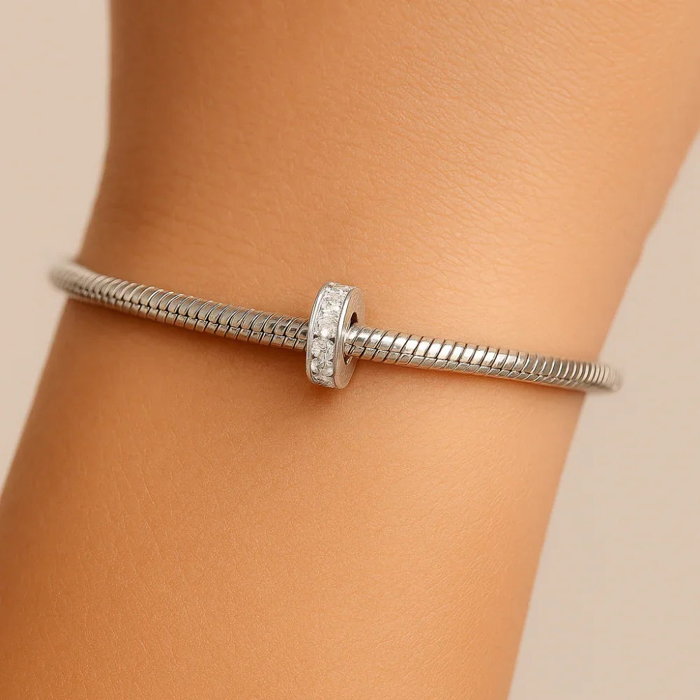 Pingente Berloque Stopper Rommanel com 17 Zircônias em Prata – Brilho Sofisticado e Compacto - Joias Rommanel | YouBeauty - Brincos, Colares e Anéis com Frete Grátis