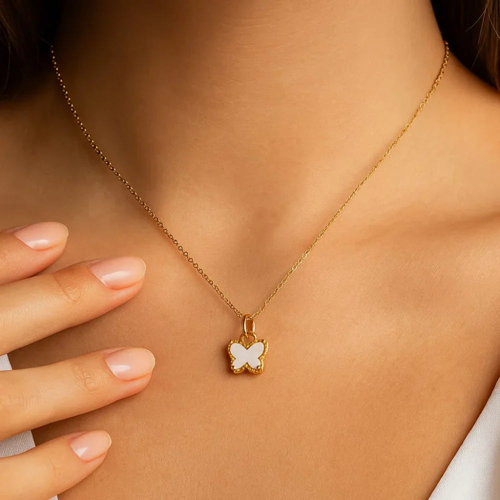 Pingente Borboleta em Acrílico Branco Brilhante Rommanel – Design Delicado e Elegante