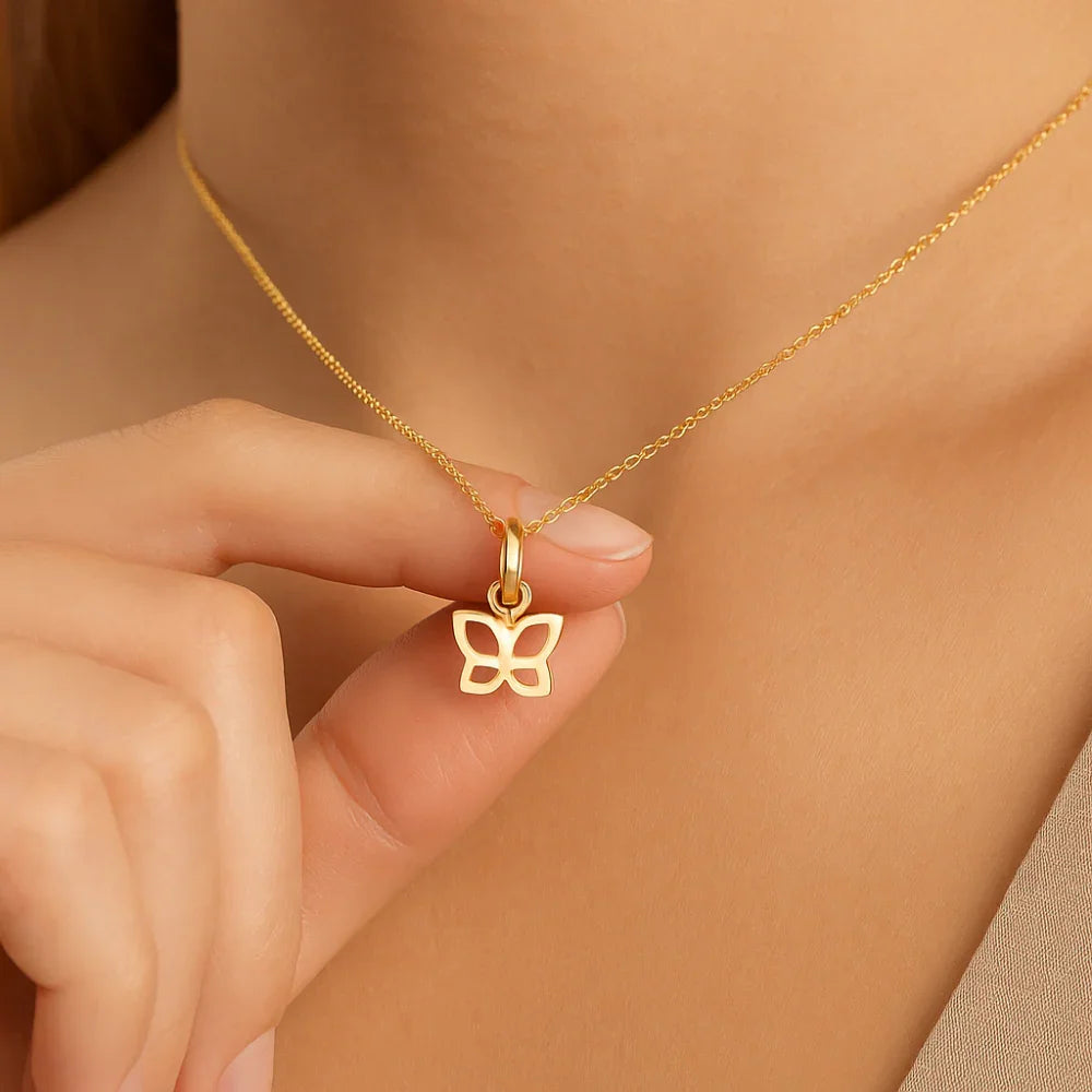 Pingente Borboleta Rommanel com Asas Vazadas em Ouro 18K – Design Delicado e Elegante