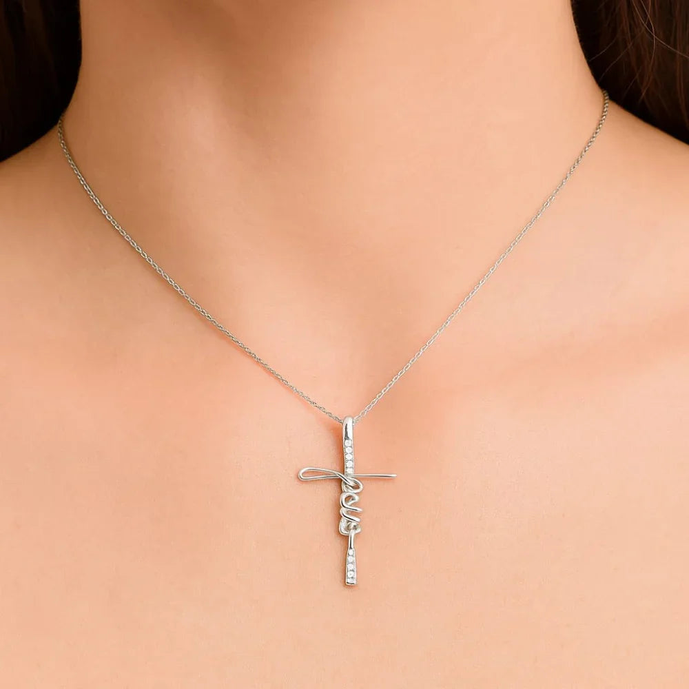 Pingente Cruz Rommanel Cravejado com 8 Zircônias e Detalhe Jesus em Prata – Design Sofisticado