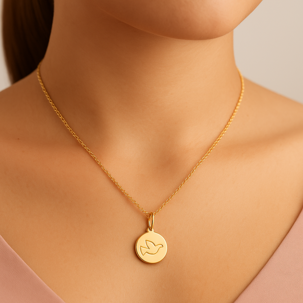 Pingente Medalha Espírito Santo Rommanel em Ouro 18K – Design Religioso Sofisticado