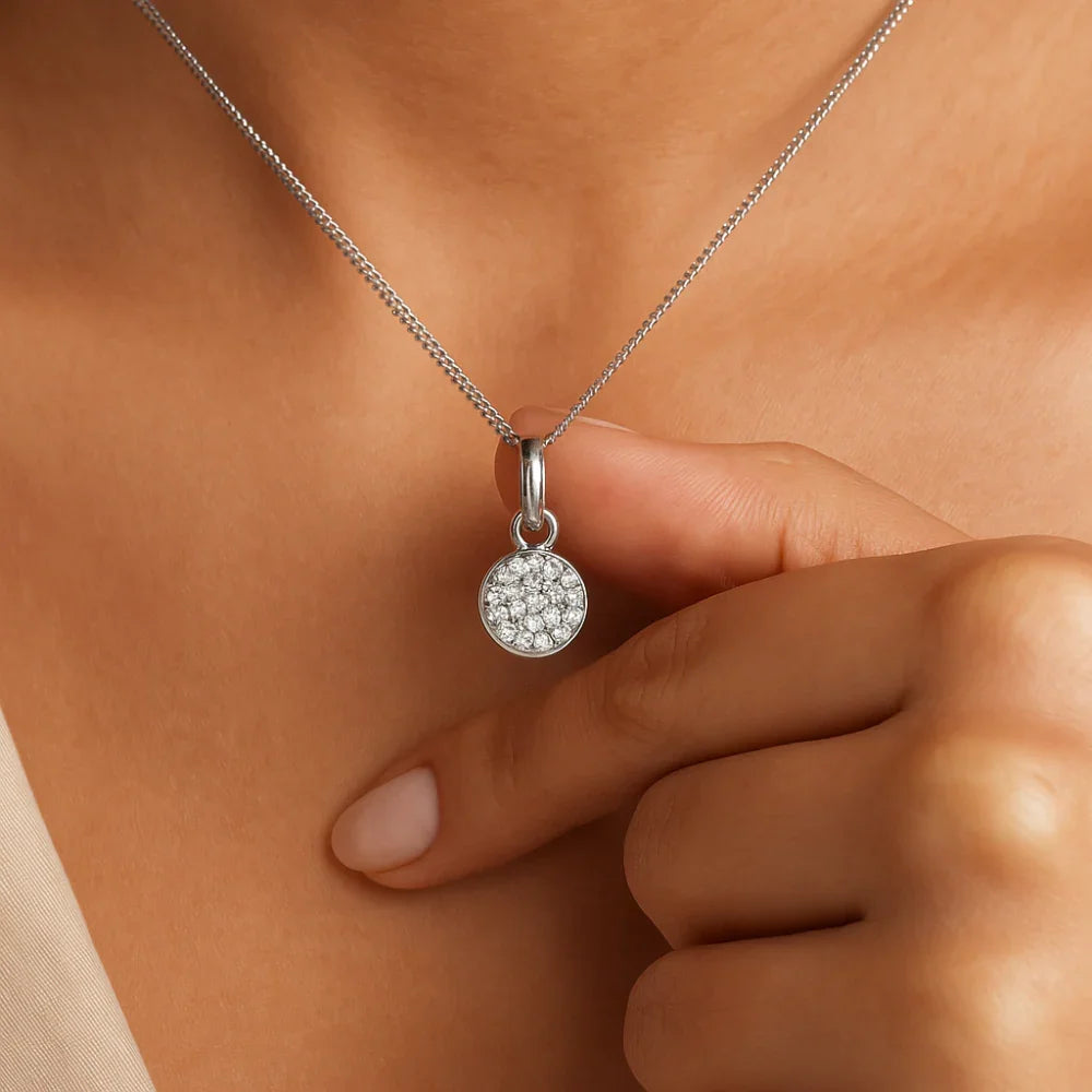 Pingente Rommanel Cravejado com 19 Zircônias em Prata – Design Delicado e Brilhante