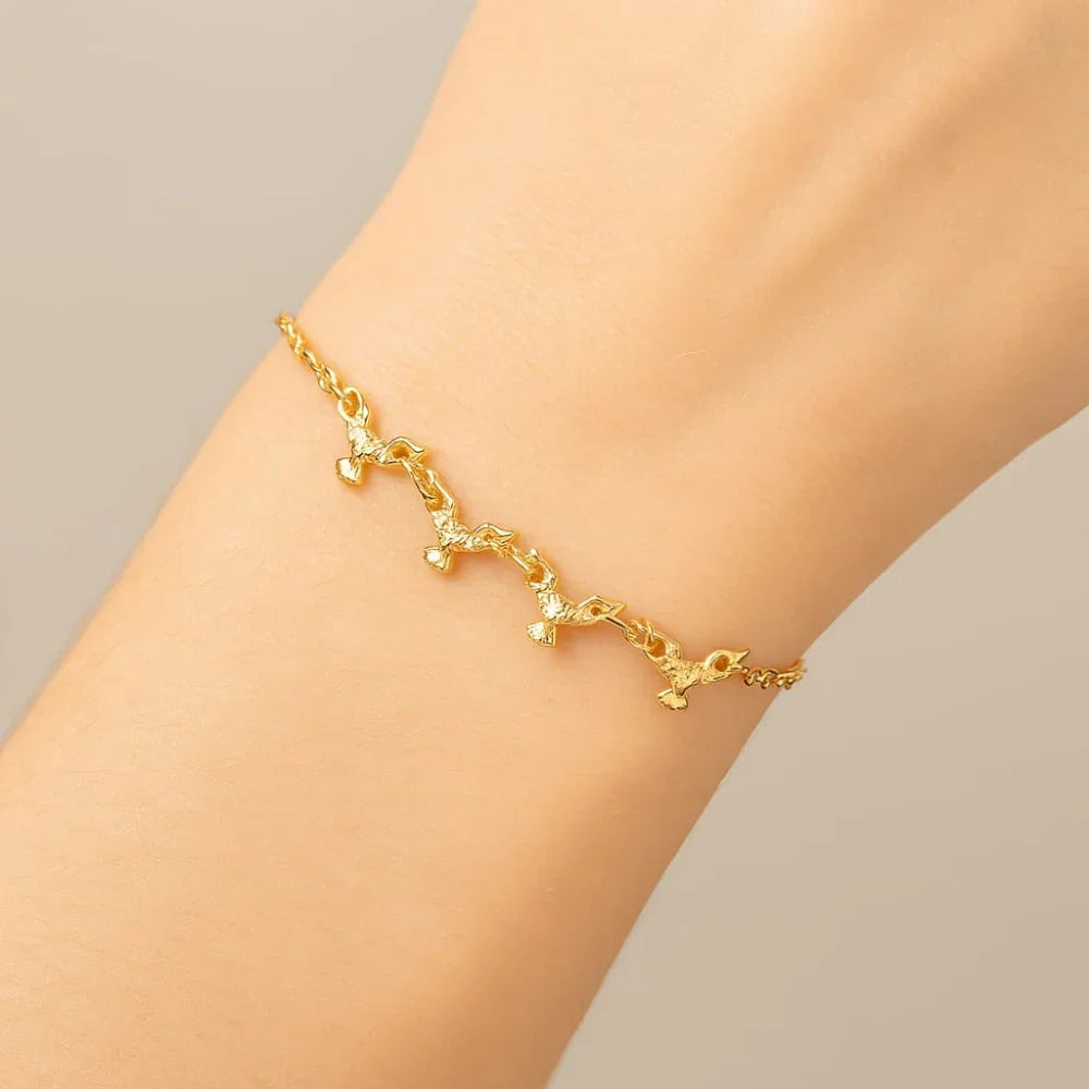 Pulseira Rommanel com Corrente Elo Cadeado Laminada e 5 Pingentes Espírito Santo – Ajustável de 17 a 19 cm - Joias Rommanel | YouBeauty - Brincos, Colares e Anéis com Frete Grátis