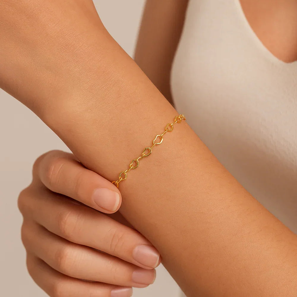 Pulseira Rommanel com Corrente de Corações em Ouro 18K – Design Delicado e Ajustável