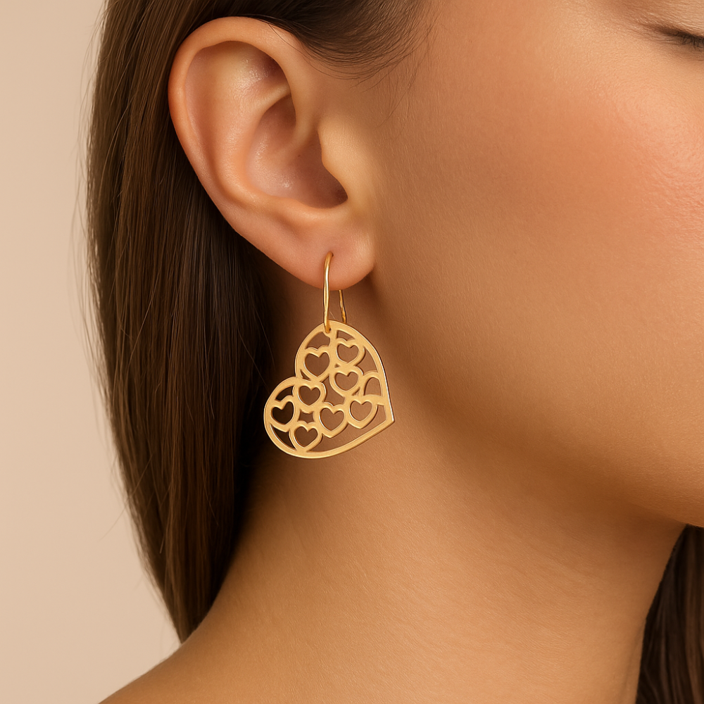 Brinco Coração Vazado Rommanel em Banho Ouro 18K – Design Romântico e Delicado
