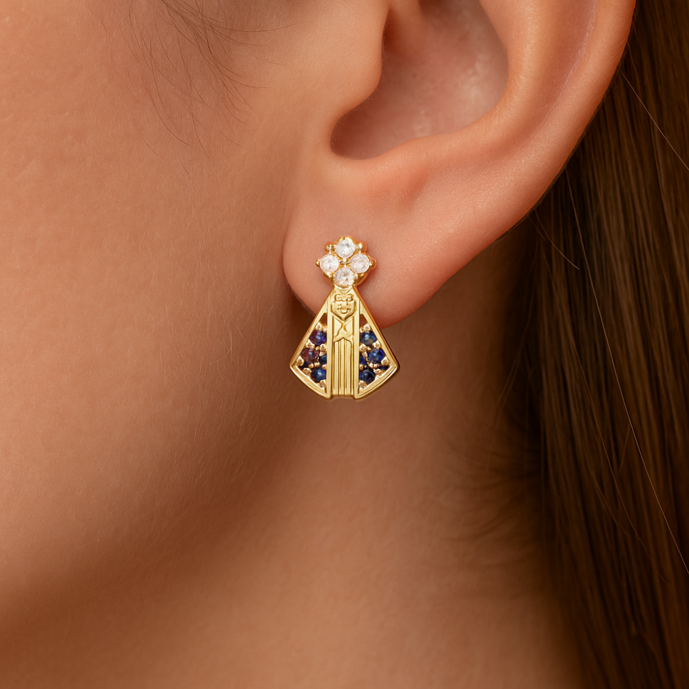 Brinco Nossa Senhora Aparecida Rommanel com Zircônias em Banho Ouro 18K – Design Elegante e Detalhado