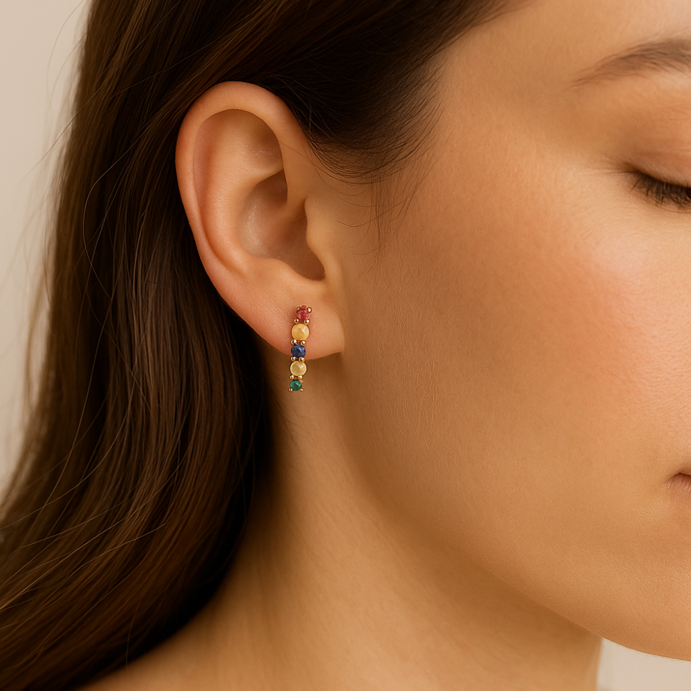 Brinco com 4 Esferas e Zircônias Coloridas Rommanel em Banho de Ouro 18K – Design Delicado e Vibrante