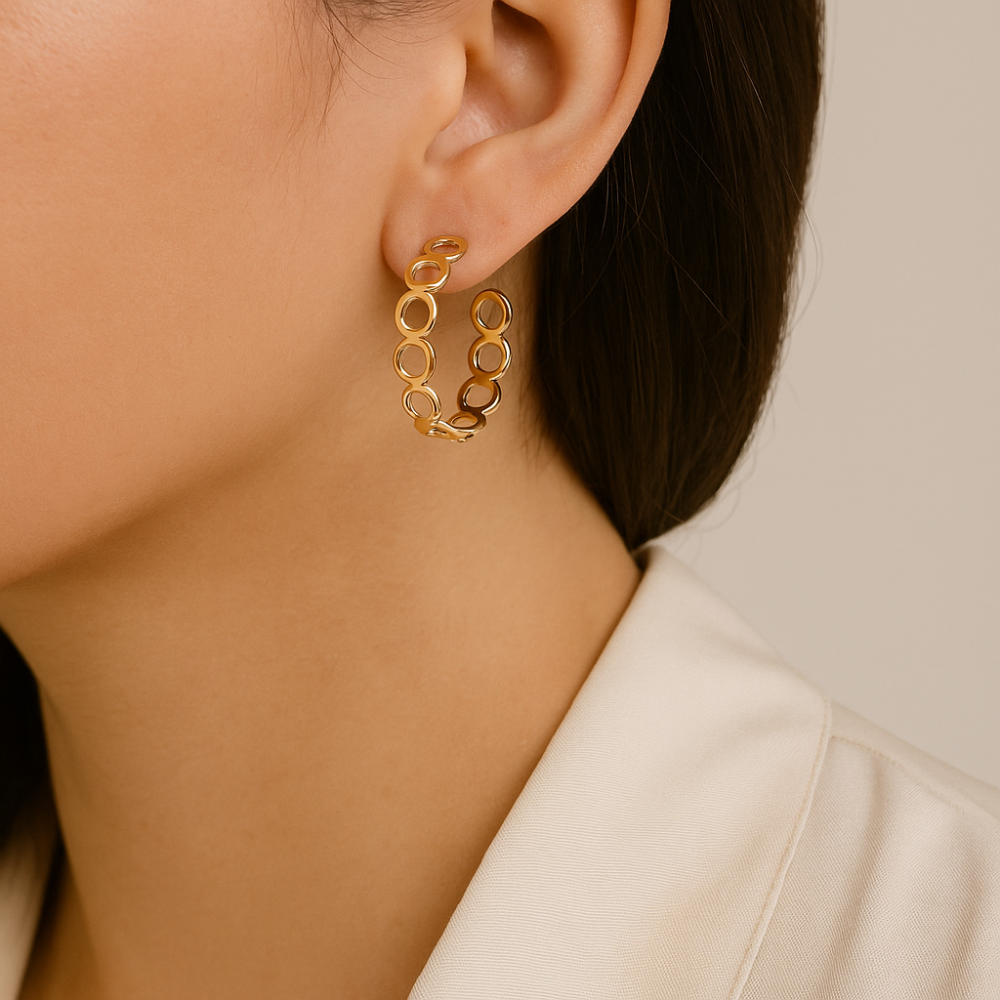 Brinco Meia Argola Rommanel em Ouro 18K – Círculos Vazados Delicados