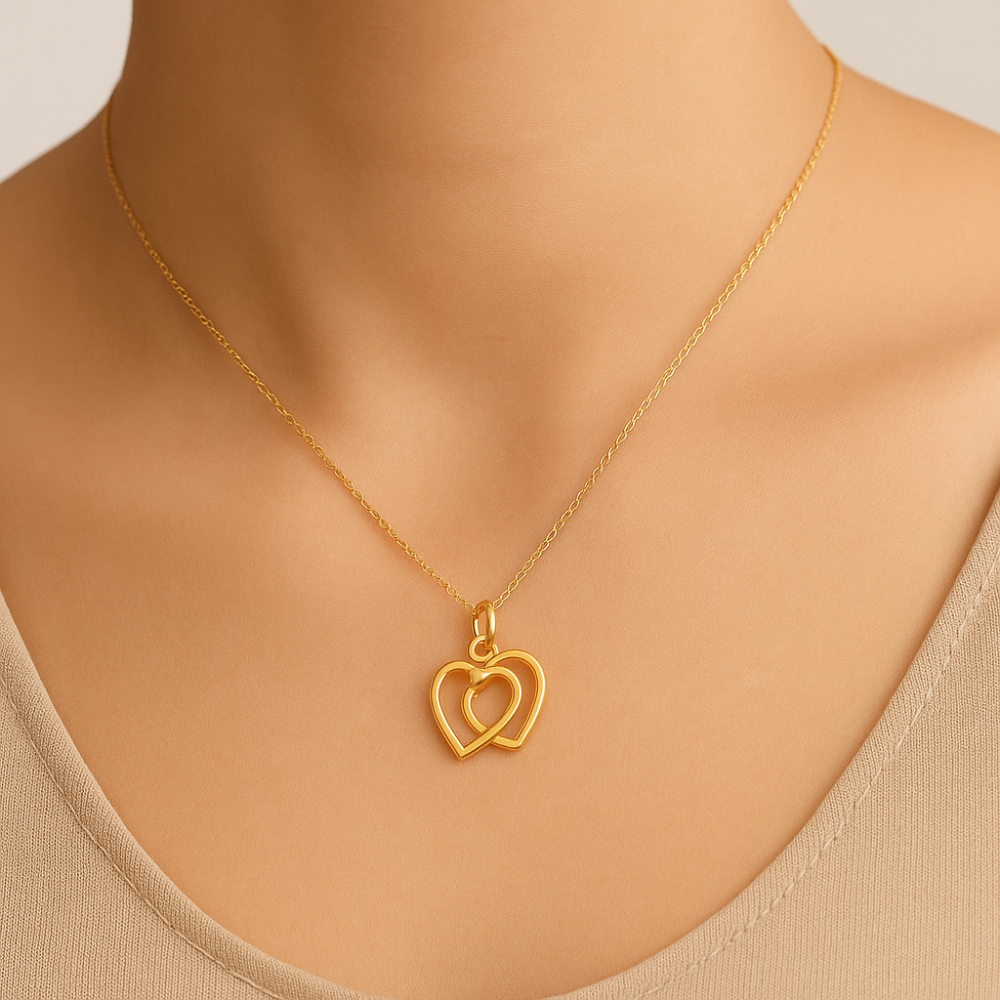 Pingente Rommanel com Dois Corações Vazados Entrelaçados em Banho Ouro 18k – Design Delicado e Sofisticado